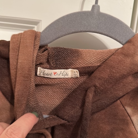 Cropped Tie Dye Hoodie - Picture 3 of 3